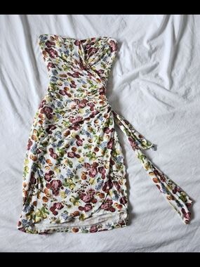 Strapless Fruit Pattern White Floral Wrap Dress